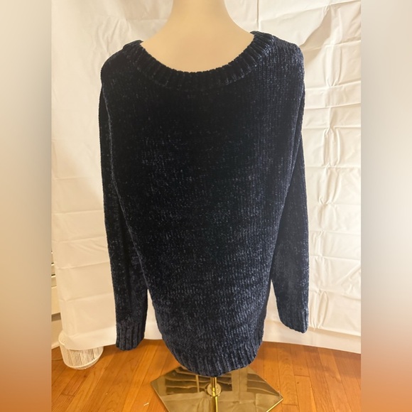 Orvis Women's Navy Blue Crew Neck Sweater - Picture 2 of 7